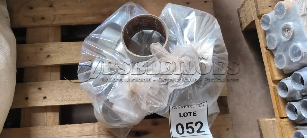LOTE 052 - 01 LOTE COM LUVAS ROSCADAS ZINCADAS. (NO ESTADO) ATENÇÃO! FAZER A VISITAÇÃO ANTES DE ARREMATAR, NÃO SABEMOS SE FUNCIONA, LEILÃO NÃO TEM GARANTIA E NEM DEVOLUÇÃO, SUJEITO A POSSÍVEIS AVARIAS VISÍVEIS/OCULTAS E/OU AUSÊNCIA DE COMPONENTES.
