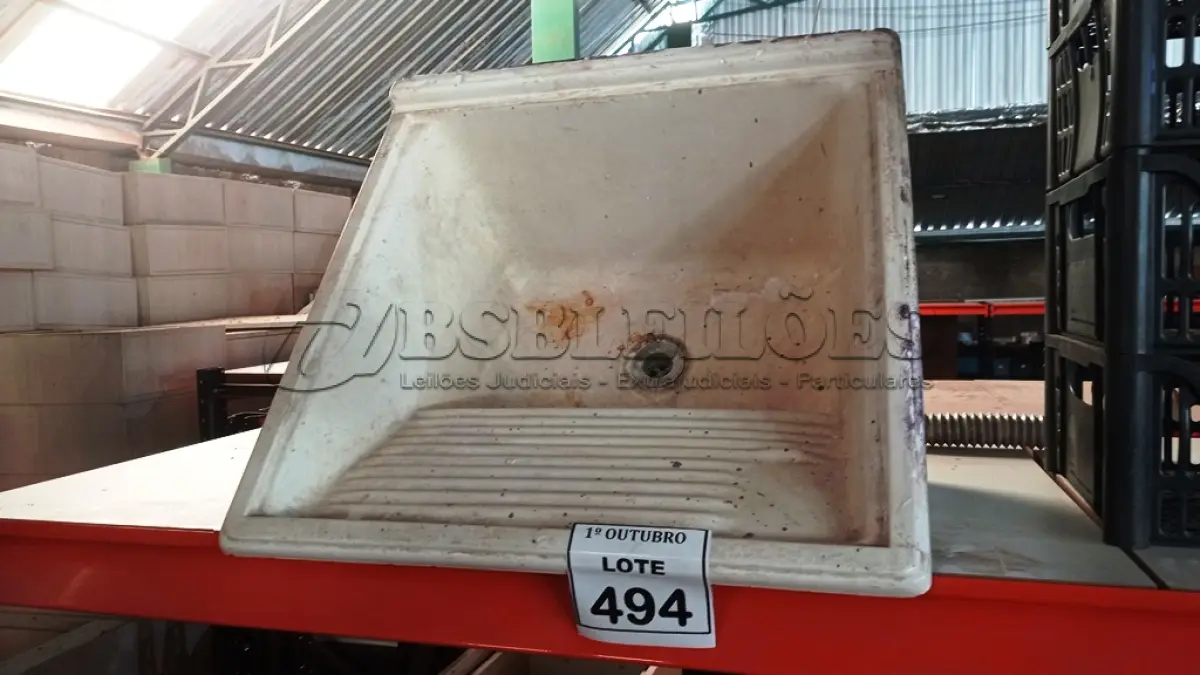 LOTE 494 - 01 TANQUE DE FIBRA SINTÉTICA. (NO ESTADO) ATENÇÃO! FAZER A VISITAÇÃO ANTES DE ARREMATAR, NÃO SABEMOS SE FUNCIONA, LEILÃO NÃO TEM GARANTIA E NEM DEVOLUÇÃO, SUJEITO A POSSÍVEIS AVARIAS VISÍVEIS/OCULTAS E/OU AUSÊNCIA DE COMPONENTES.
