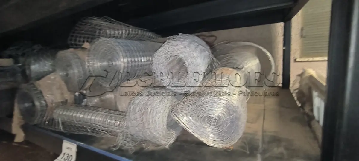 LOTE 130 - 01 LOTE COM TELAS DE PROTEÇÃO E TELAS DE GALINHEIRO. (NO ESTADO) ATENÇÃO! FAZER A VISITAÇÃO ANTES DE ARREMATAR, NÃO SABEMOS SE FUNCIONA, LEILÃO NÃO TEM GARANTIA E NEM DEVOLUÇÃO, SUJEITO A POSSÍVEIS AVARIAS VISÍVEIS/OCULTAS E/OU AUSÊNCIA DE COMPONENTES.