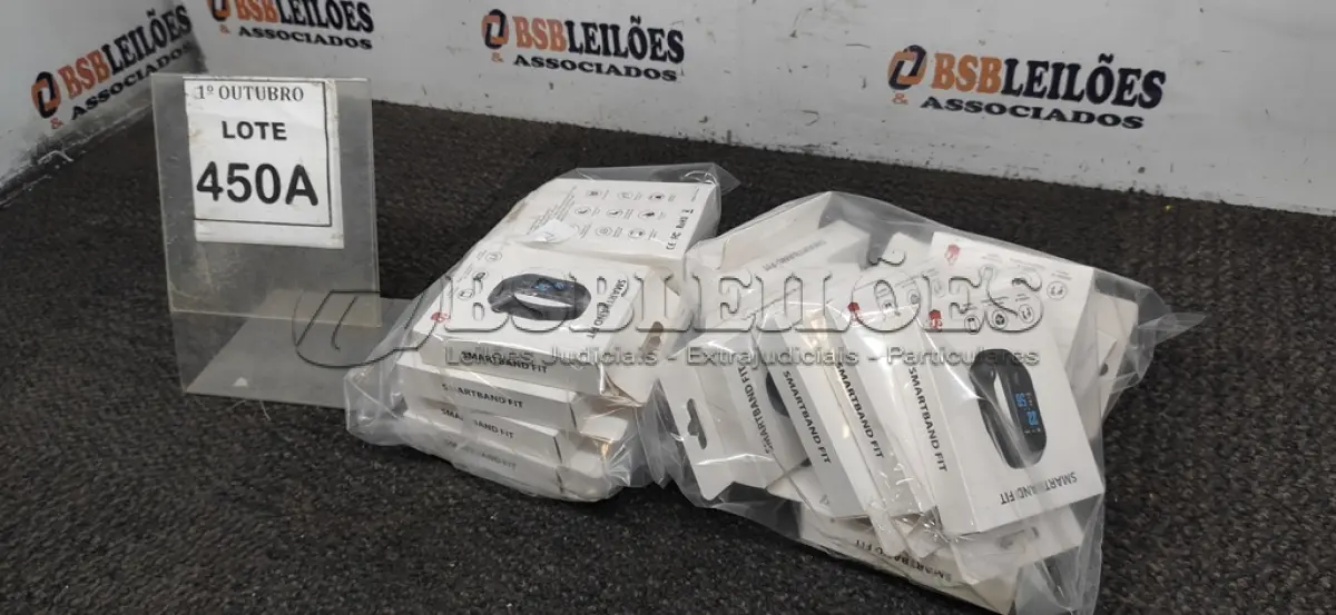 LOTE 450 - 01 LOTE COM VÁRIOS RELÓGIOS SMARTBAND FIT. (NO ESTADO) ATENÇÃO! FAZER A VISITAÇÃO ANTES DE ARREMATAR, NÃO SABEMOS SE FUNCIONA, LEILÃO NÃO TEM GARANTIA E NEM DEVOLUÇÃO, SUJEITO A POSSÍVEIS AVARIAS VISÍVEIS/OCULTAS E/OU AUSÊNCIA DE COMPONENTES.