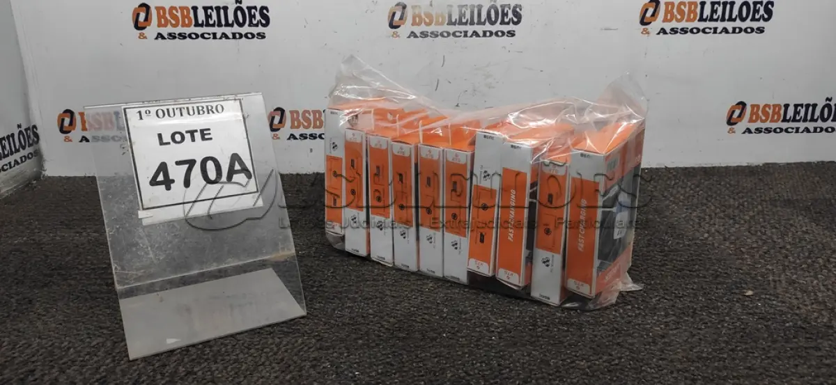 LOTE 470 - 01 LOTE COM VÁRIOS CARREGADORES. (NO ESTADO) ATENÇÃO! FAZER A VISITAÇÃO ANTES DE ARREMATAR, NÃO SABEMOS SE FUNCIONA, LEILÃO NÃO TEM GARANTIA E NEM DEVOLUÇÃO, SUJEITO A POSSÍVEIS AVARIAS VISÍVEIS/OCULTAS E/OU AUSÊNCIA DE COMPONENTES.
