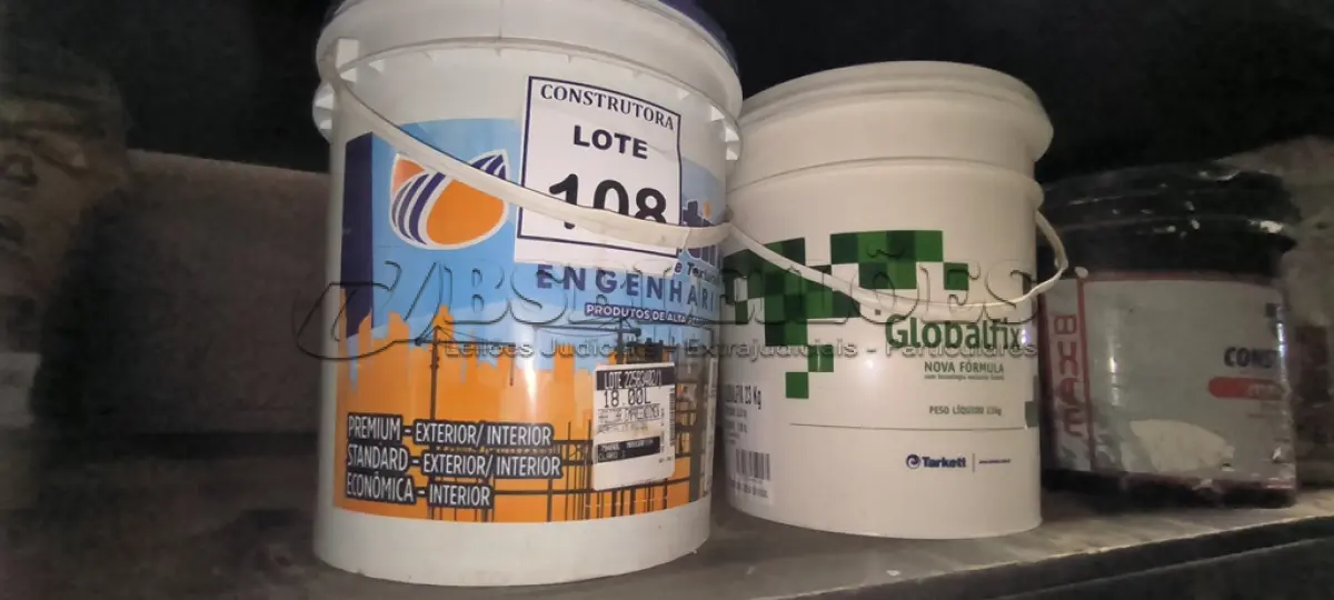 LOTE 108 - 01 BALDE DE TINTA NA COR MARGARITA CLARO E 01 BALDE DE ADESIVO GLOBALFIX. (NO ESTADO) ATENÇÃO! FAZER A VISITAÇÃO ANTES DE ARREMATAR, NÃO SABEMOS SE FUNCIONA, LEILÃO NÃO TEM GARANTIA E NEM DEVOLUÇÃO, SUJEITO A POSSÍVEIS AVARIAS VISÍVEIS/OCULTAS E/OU AUSÊNCIA DE COMPONENTES.