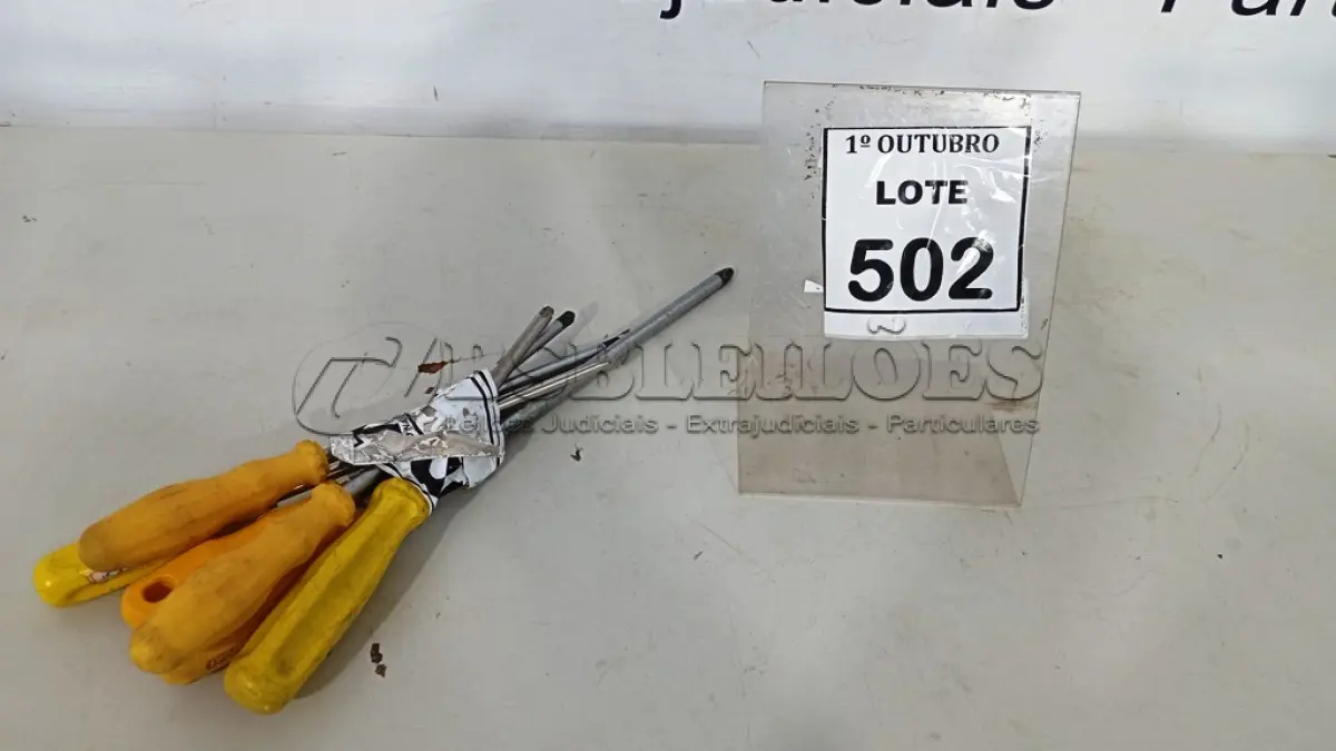 LOTE 502 - 05 CHAVES PHILIPS E 01 CHAVE DE FENDA. (NO ESTADO) ATENÇÃO! FAZER A VISITAÇÃO ANTES DE ARREMATAR, NÃO SABEMOS SE FUNCIONA, LEILÃO NÃO TEM GARANTIA E NEM DEVOLUÇÃO, SUJEITO A POSSÍVEIS AVARIAS VISÍVEIS/OCULTAS E/OU AUSÊNCIA DE COMPONENTES.