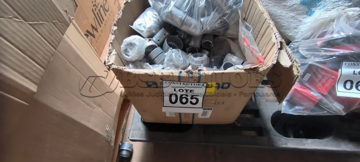 LOTE 065 - 01 LOTE COM LUVAS DE EMENDAS EM ALUMÍNIO TAMANHOS DIVERSOS. (NO ESTADO) ATENÇÃO! FAZER A VISITAÇÃO ANTES DE ARREMATAR, NÃO SABEMOS SE FUNCIONA, LEILÃO NÃO TEM GARANTIA E NEM DEVOLUÇÃO, SUJEITO A POSSÍVEIS AVARIAS VISÍVEIS/OCULTAS E/OU AUSÊNCIA DE COMPONENTES. 