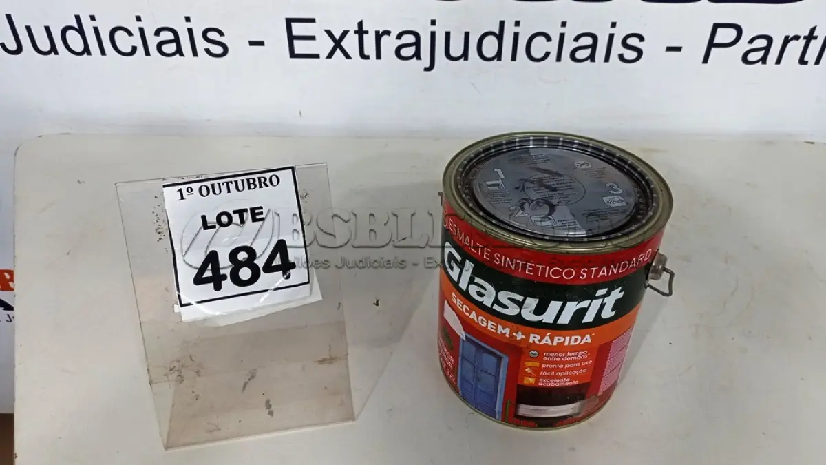 LOTE 484 - 01 LATA DE ESMALTE SINTÉTICO COM 3,6L NA COR BRILHANTE VINHO CHASSIS MARCA GLASURIT. (NO ESTADO) ATENÇÃO! FAZER A VISITAÇÃO ANTES DE ARREMATAR, NÃO SABEMOS SE FUNCIONA, LEILÃO NÃO TEM GARANTIA E NEM DEVOLUÇÃO, SUJEITO A POSSÍVEIS AVARIAS VISÍVEIS/OCULTAS E/OU AUSÊNCIA DE COMPONENTES.