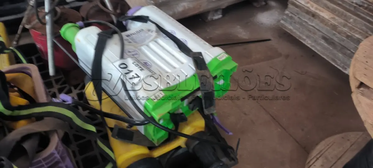 LOTE 017 - 02 BOMBAS MANUAIS DE APLICAÇÃO DE INSETICIDAS. (NO ESTADO) ATENÇÃO! FAZER A VISITAÇÃO ANTES DE ARREMATAR, NÃO SABEMOS SE FUNCIONA, LEILÃO NÃO TEM GARANTIA E NEM DEVOLUÇÃO, SUJEITO A POSSÍVEIS AVARIAS VISÍVEIS/OCULTAS E/OU AUSÊNCIA DE COMPONENTES.