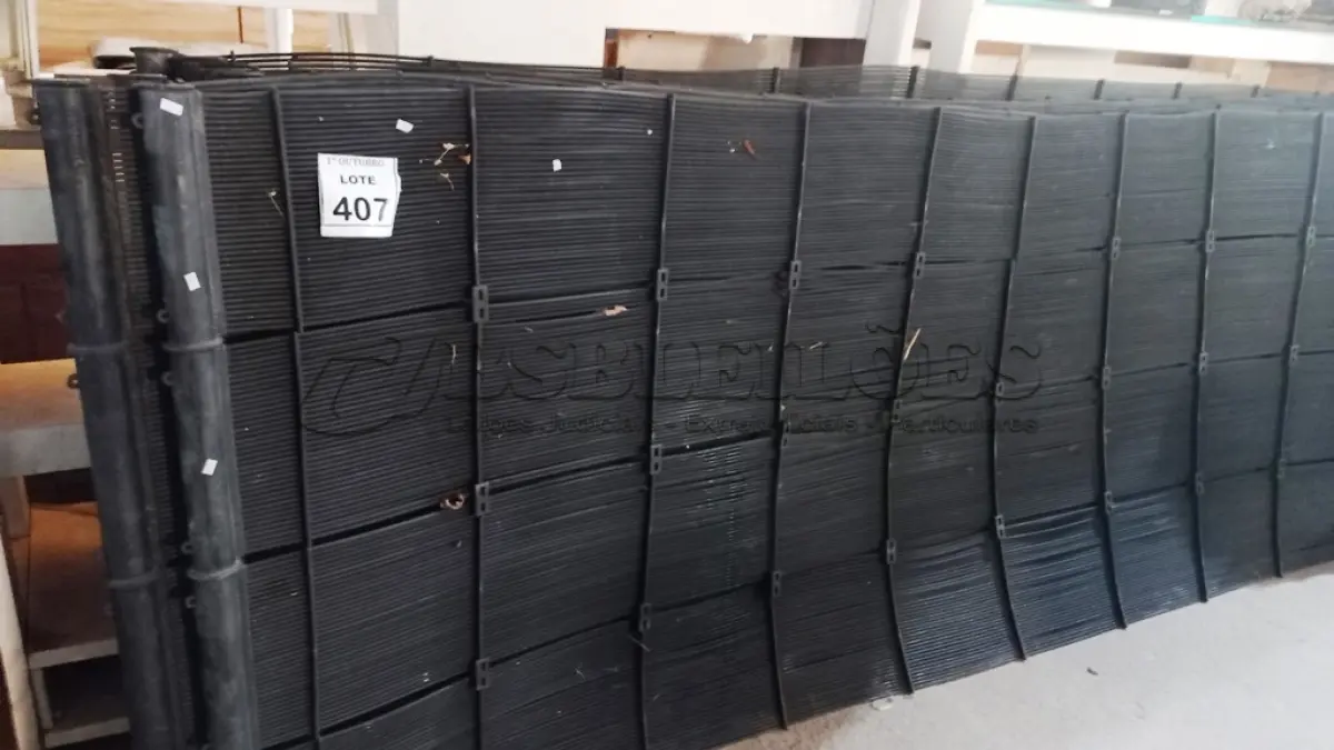 LOTE 407 - 08 PLACAS DE AQUECEDOR SOLAR PARA PISCINAS. (NO ESTADO) ATENÇÃO! FAZER A VISITAÇÃO ANTES DE ARREMATAR, NÃO SABEMOS SE FUNCIONA, LEILÃO NÃO TEM GARANTIA E NEM DEVOLUÇÃO, SUJEITO A POSSÍVEIS AVARIAS VISÍVEIS/OCULTAS E/OU AUSÊNCIA DE COMPONENTES.