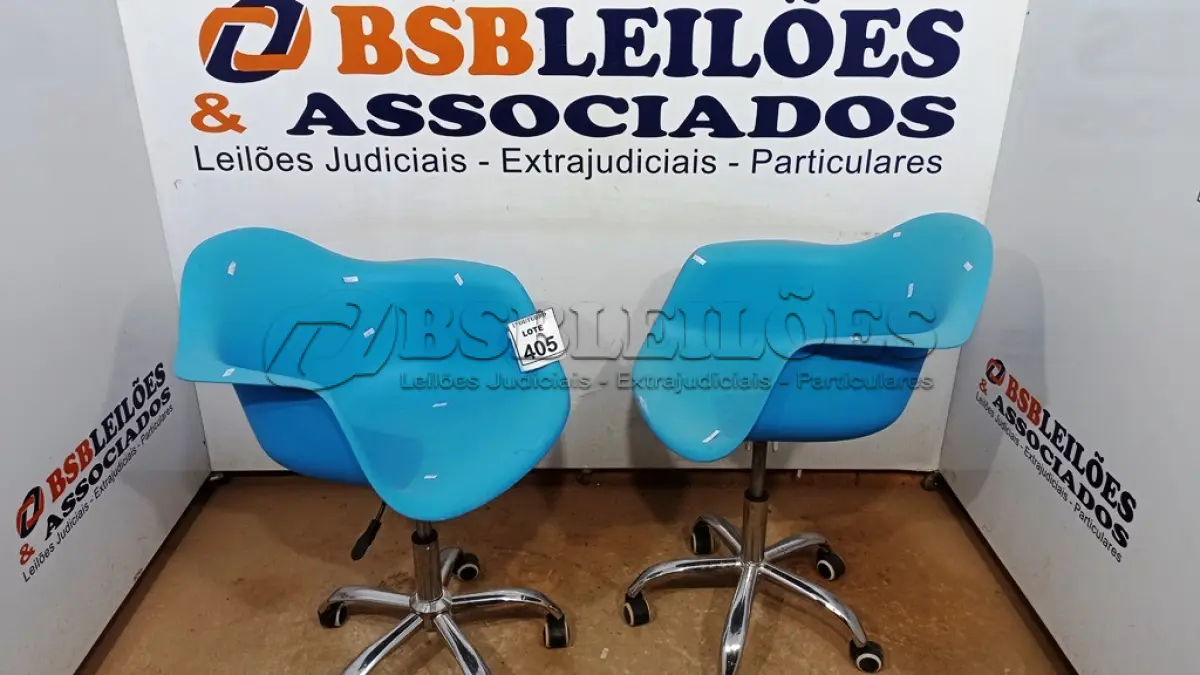 LOTE 405 - 02 CADEIRAS GIRATÓRIAS TIPO CONCHA. (NO ESTADO) ATENÇÃO! FAZER A VISITAÇÃO ANTES DE ARREMATAR, NÃO SABEMOS SE FUNCIONA, LEILÃO NÃO TEM GARANTIA E NEM DEVOLUÇÃO, SUJEITO A POSSÍVEIS AVARIAS VISÍVEIS/OCULTAS E/OU AUSÊNCIA DE COMPONENTES.