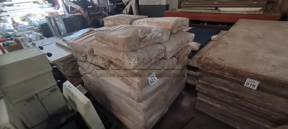 LOTE 021 - 01 PALETE COM SACOS DE 40KG DE GESSO. (NO ESTADO) ATENÇÃO! FAZER A VISITAÇÃO ANTES DE ARREMATAR, NÃO SABEMOS SE FUNCIONA, LEILÃO NÃO TEM GARANTIA E NEM DEVOLUÇÃO, SUJEITO A POSSÍVEIS AVARIAS VISÍVEIS/OCULTAS E/OU AUSÊNCIA DE COMPONENTES.