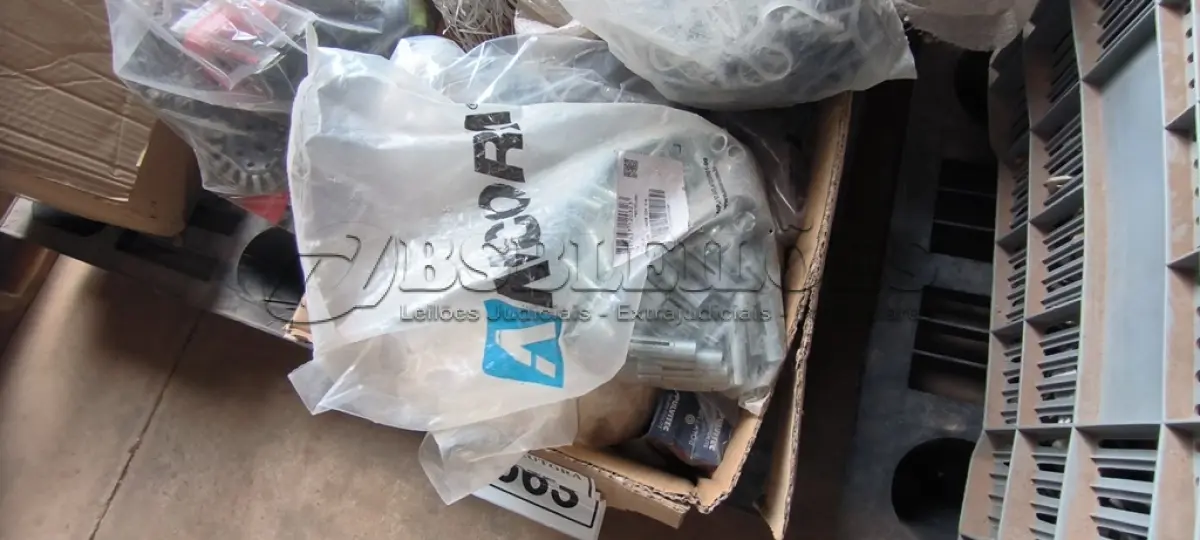 LOTE 063 - 01 LOTE COM JAQUETAS PARA BOLTS, MASSA CALAFETAR, ARRUELAS E ACABAMENTOS PARA REGISTRO. (NO ESTADO) ATENÇÃO! FAZER A VISITAÇÃO ANTES DE ARREMATAR, NÃO SABEMOS SE FUNCIONA, LEILÃO NÃO TEM GARANTIA E NEM DEVOLUÇÃO, SUJEITO A POSSÍVEIS AVARIAS VISÍVEIS/OCULTAS E/OU AUSÊNCIA DE COMPONENTES.