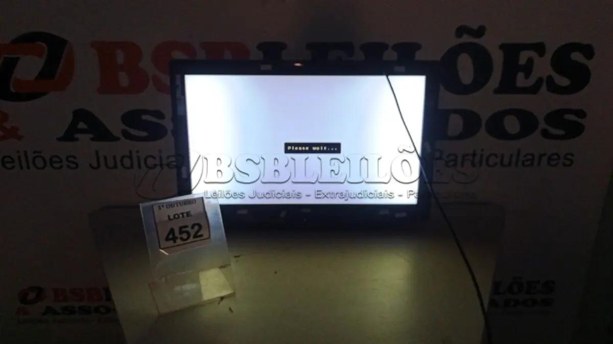 LOTE 452 - 01 TV LCD 26’’ MARCA AOC. (NO ESTADO) ATENÇÃO! FAZER A VISITAÇÃO ANTES DE ARREMATAR, NÃO SABEMOS SE FUNCIONA, LEILÃO NÃO TEM GARANTIA E NEM DEVOLUÇÃO, SUJEITO A POSSÍVEIS AVARIAS VISÍVEIS/OCULTAS E/OU AUSÊNCIA DE COMPONENTES.