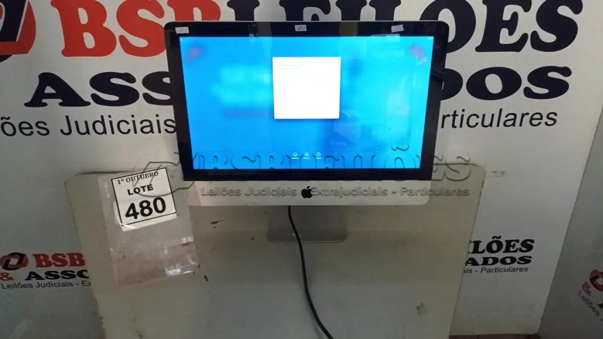 LOTE 480 - 01 IMAC APPLE. (NO ESTADO) ATENÇÃO! FAZER A VISITAÇÃO ANTES DE ARREMATAR, NÃO SABEMOS SE FUNCIONA, LEILÃO NÃO TEM GARANTIA E NEM DEVOLUÇÃO, SUJEITO A POSSÍVEIS AVARIAS VISÍVEIS/OCULTAS E/OU AUSÊNCIA DE COMPONENTES.