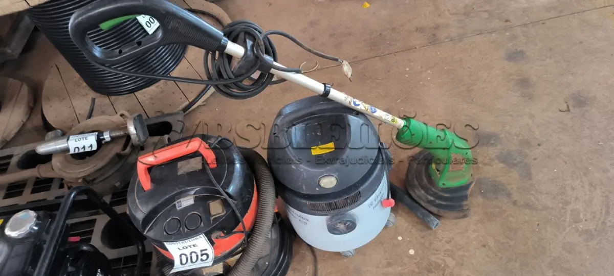LOTE 005 - 02 ASPIRADORES DE PÓ E 01 ROÇADEIRA ELETRICA. (NO ESTADO) ATENÇÃO! FAZER A VISITAÇÃO ANTES DE ARREMATAR, NÃO SABEMOS SE FUNCIONA, LEILÃO NÃO TEM GARANTIA E NEM DEVOLUÇÃO, SUJEITO A POSSÍVEIS AVARIAS VISÍVEIS/OCULTAS E/OU AUSÊNCIA DE COMPONENTES.