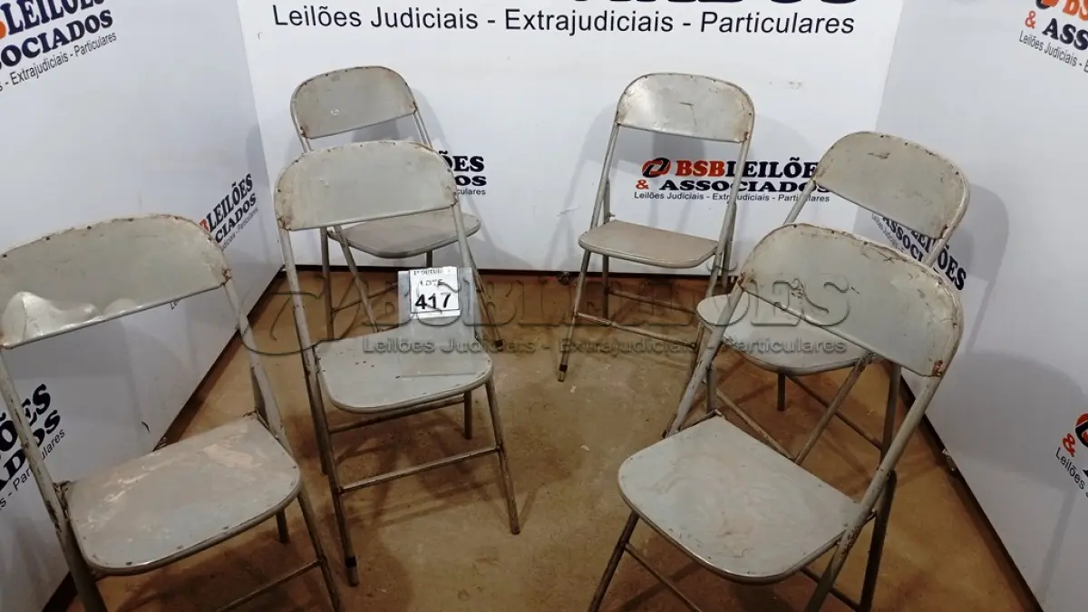 LOTE 417 - 06 CADEIRAS DE FERRO DOBRÁVEL. (NO ESTADO) ATENÇÃO! FAZER A VISITAÇÃO ANTES DE ARREMATAR, NÃO SABEMOS SE FUNCIONA, LEILÃO NÃO TEM GARANTIA E NEM DEVOLUÇÃO, SUJEITO A POSSÍVEIS AVARIAS VISÍVEIS/OCULTAS E/OU AUSÊNCIA DE COMPONENTES.