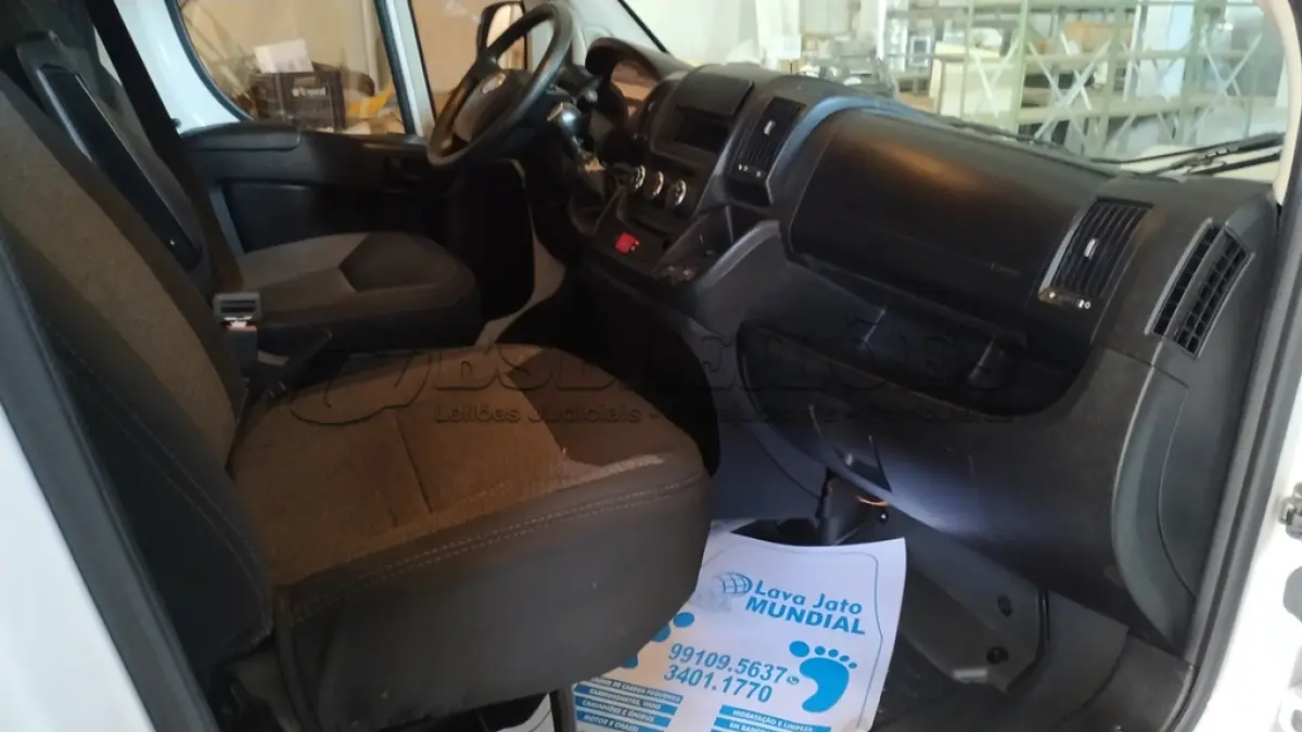 LOTE 512 - 01 I/FIAT DUCATO MAIA AMBULÂNCIA A DIESEL, ANO 2018/2019 NA COR BRANCA. (NO ESTADO)