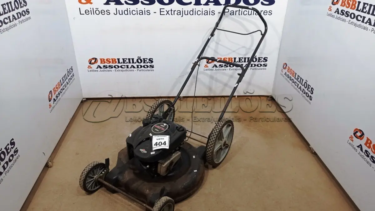 LOTE 404 - 01 MÁQUINA DE CORTAR GRAMA MODELO 650 1/C MARCA BRIGGS & STRATTON. (NO ESTADO) ATENÇÃO! FAZER A VISITAÇÃO ANTES DE ARREMATAR, NÃO SABEMOS SE FUNCIONA, LEILÃO NÃO TEM GARANTIA E NEM DEVOLUÇÃO, SUJEITO A POSSÍVEIS AVARIAS VISÍVEIS/OCULTAS E/OU AUSÊNCIA DE COMPONENTES.