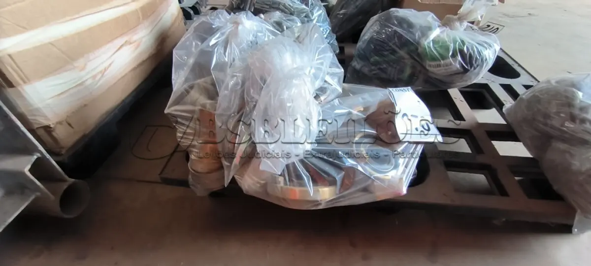 LOTE 070 - 01 LOTE COM CONEXÕES PARA HIDRANTE. (NO ESTADO) ATENÇÃO! FAZER A VISITAÇÃO ANTES DE ARREMATAR, NÃO SABEMOS SE FUNCIONA, LEILÃO NÃO TEM GARANTIA E NEM DEVOLUÇÃO, SUJEITO A POSSÍVEIS AVARIAS VISÍVEIS/OCULTAS E/OU AUSÊNCIA DE COMPONENTES.