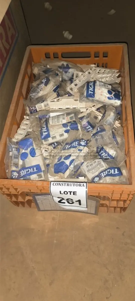 LOTE 261 - 01 LOTE COM SUPORTES PARA CONECTORES RJ. (CAIXA ORGANIZADORA NAO INCLUSA) (NO ESTADO) ATENÇÃO! FAZER A VISITAÇÃO ANTES DE ARREMATAR, NÃO SABEMOS SE FUNCIONA, LEILÃO NÃO TEM GARANTIA E NEM DEVOLUÇÃO, SUJEITO A POSSÍVEIS AVARIAS VISÍVEIS/OCULTAS E/OU AUSÊNCIA DE COMPONENTES.