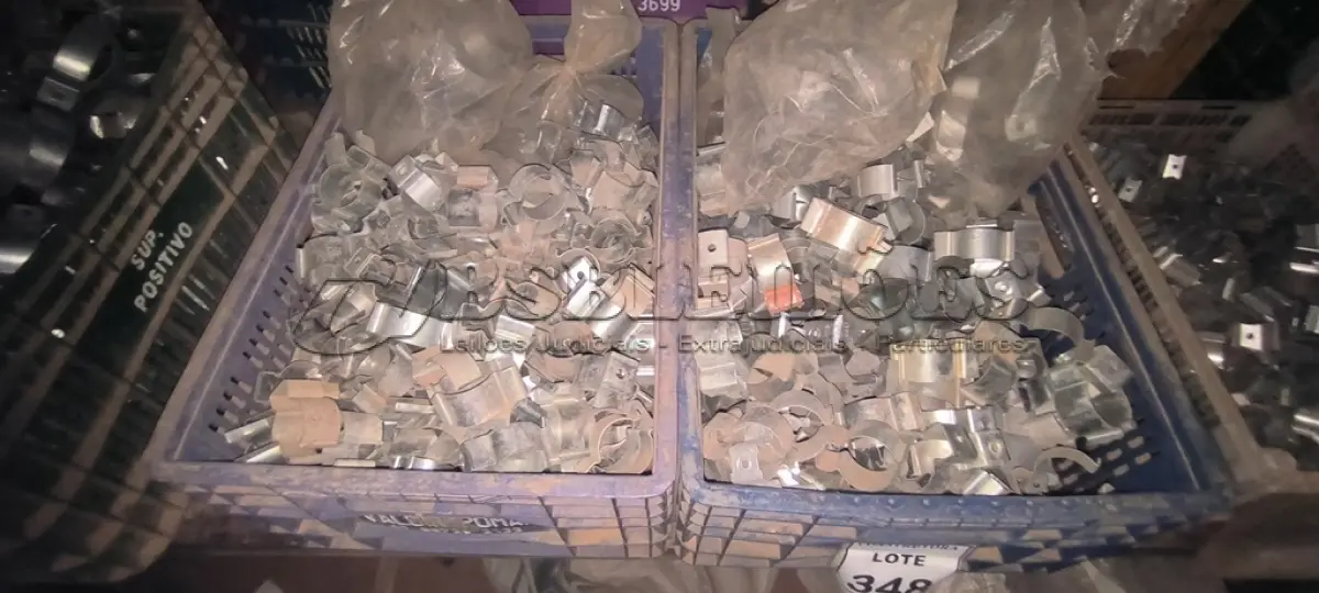LOTE 348 - 01 LOTE COM ABRAÇADEIRAS DIVERSAS. (CAIXA ORGANIZADORA NAO INCLUSA) (NO ESTADO) ATENÇÃO! FAZER A VISITAÇÃO ANTES DE ARREMATAR, NÃO SABEMOS SE FUNCIONA, LEILÃO NÃO TEM GARANTIA E NEM DEVOLUÇÃO, SUJEITO A POSSÍVEIS AVARIAS VISÍVEIS/OCULTAS E/OU AUSÊNCIA DE COMPONENTES.