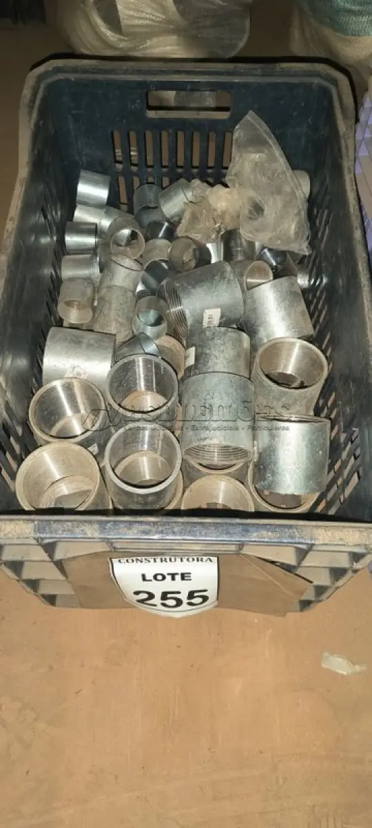 LOTE 255 - 01 LOTE COM LUVAS DE ELETRODUTO ZINCADO. (CAIXA ORGANIZADORA NAO INCLUSA) (NO ESTADO) ATENÇÃO! FAZER A VISITAÇÃO ANTES DE ARREMATAR, NÃO SABEMOS SE FUNCIONA, LEILÃO NÃO TEM GARANTIA E NEM DEVOLUÇÃO, SUJEITO A POSSÍVEIS AVARIAS VISÍVEIS/OCULTAS E/OU AUSÊNCIA DE COMPONENTES.