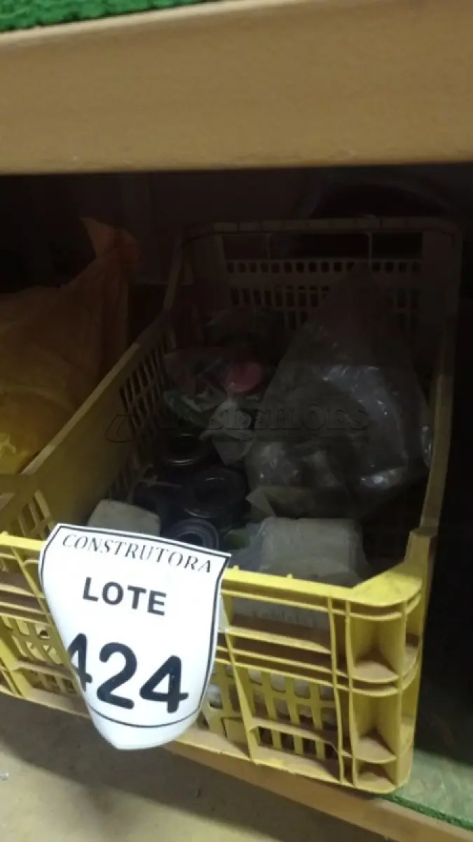 LOTE 424 - 01 CAIXA COM ROLAMENTO E FUSÍVEIS DIVERSOS. (NO ESTADO) ATENÇÃO! FAZER A VISITAÇÃO ANTES DE ARREMATAR, NÃO SABEMOS SE FUNCIONA, LEILÃO NÃO TEM GARANTIA E NEM DEVOLUÇÃO, SUJEITO A POSSÍVEIS AVARIAS VISÍVEIS/OCULTAS E/OU AUSÊNCIA DE COMPONENTES.