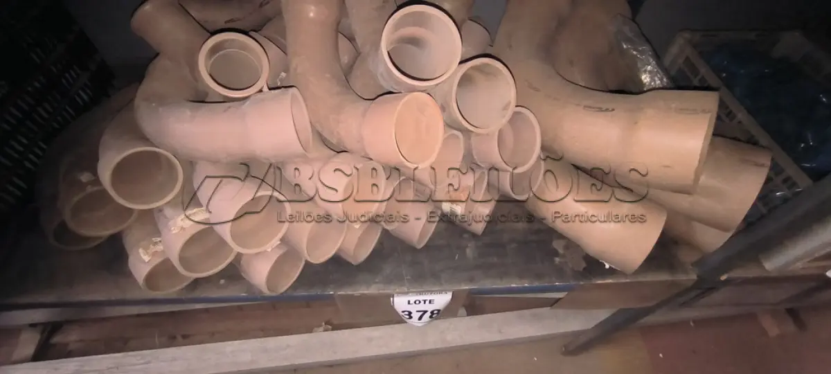 LOTE 378 - 01 LOTE COM CURVAS SOLDÁVEIS DE 75MM E 100MM. (NO ESTADO) ATENÇÃO! FAZER A VISITAÇÃO ANTES DE ARREMATAR, NÃO SABEMOS SE FUNCIONA, LEILÃO NÃO TEM GARANTIA E NEM DEVOLUÇÃO, SUJEITO A POSSÍVEIS AVARIAS VISÍVEIS/OCULTAS E/OU AUSÊNCIA DE COMPONENTES.