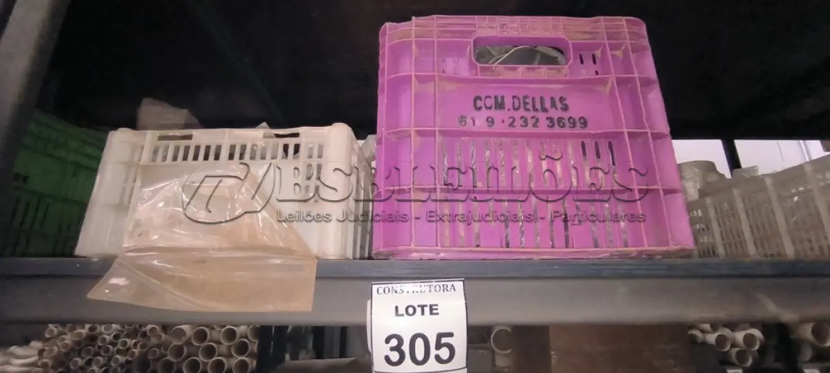 LOTE 305 - 01 LOTE COM TAMPAS EM PVC PARA CAIXAS DE PAREDE. (CAIXA ORGANIZADORA NAO INCLUSA) (NO ESTADO) ATENÇÃO! FAZER A VISITAÇÃO ANTES DE ARREMATAR, NÃO SABEMOS SE FUNCIONA, LEILÃO NÃO TEM GARANTIA E NEM DEVOLUÇÃO, SUJEITO A POSSÍVEIS AVARIAS VISÍVEIS/OCULTAS E/OU AUSÊNCIA DE COMPONENTES.