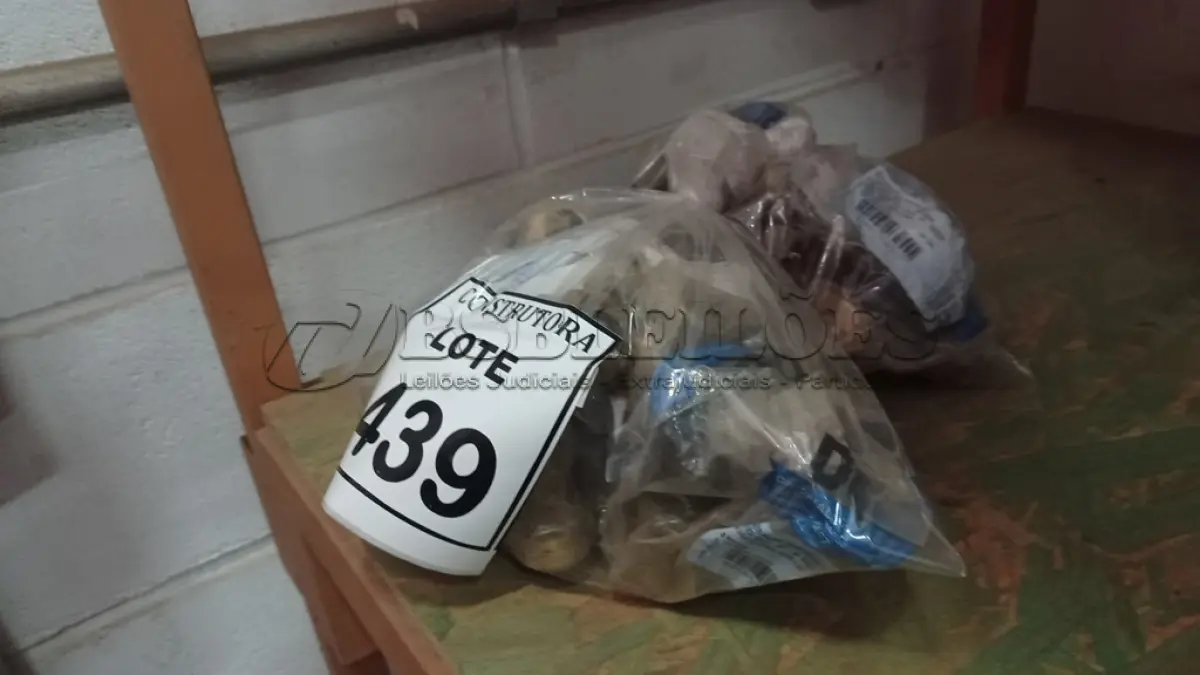 LOTE 439 - 02 SACOS COM REGISTROS GAVETA EUROPA DN 20X3/4. (NO ESTADO) ATENÇÃO! FAZER A VISITAÇÃO ANTES DE ARREMATAR, NÃO SABEMOS SE FUNCIONA, LEILÃO NÃO TEM GARANTIA E NEM DEVOLUÇÃO, SUJEITO A POSSÍVEIS AVARIAS VISÍVEIS/OCULTAS E/OU AUSÊNCIA DE COMPONENTES.