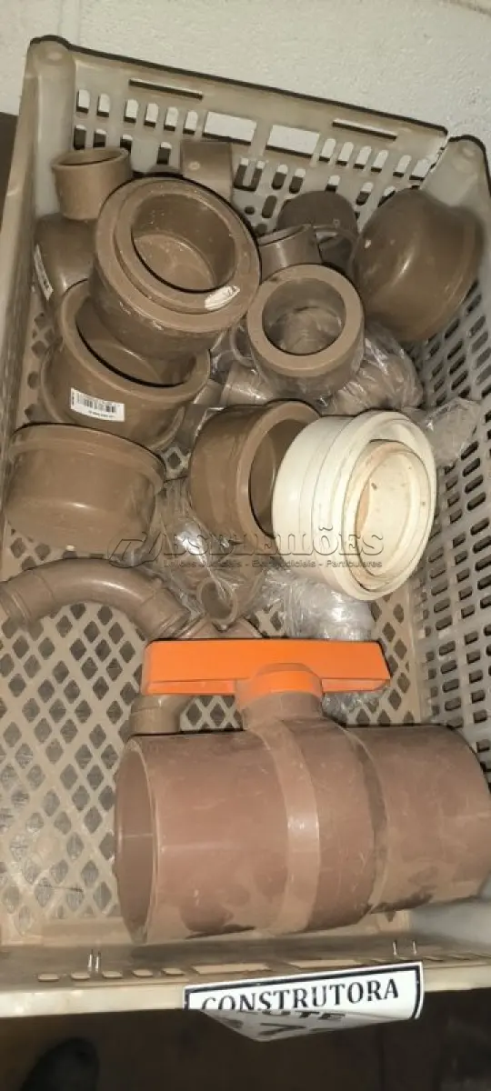 LOTE 372 - 01 LOTE COM JOELHOS, TAMPAS, REDUÇÃO E REGISTRO. (CAIXA ORGANIZADORA NAO INCLUSA) (NO ESTADO) ATENÇÃO! FAZER A VISITAÇÃO ANTES DE ARREMATAR, NÃO SABEMOS SE FUNCIONA, LEILÃO NÃO TEM GARANTIA E NEM DEVOLUÇÃO, SUJEITO A POSSÍVEIS AVARIAS VISÍVEIS/OCULTAS E/OU AUSÊNCIA DE COMPONENTES.