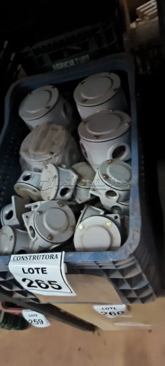 LOTE 265 - 01 LOTE COM CAIXAS DE CONDULETE TIPO X. (CAIXA ORGANIZADORA NAO INCLUSA) (NO ESTADO) ATENÇÃO! FAZER A VISITAÇÃO ANTES DE ARREMATAR, NÃO SABEMOS SE FUNCIONA, LEILÃO NÃO TEM GARANTIA E NEM DEVOLUÇÃO, SUJEITO A POSSÍVEIS AVARIAS VISÍVEIS/OCULTAS E/OU AUSÊNCIA DE COMPONENTES.