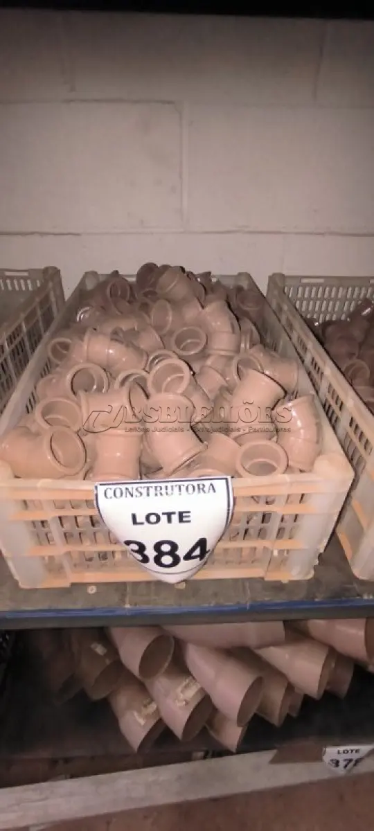 LOTE 384 - 01 LOTE COM JOELHOS DE 45°X32. (CAIXA ORGANIZADORA NAO INCLUSA) (NO ESTADO) ATENÇÃO! FAZER A VISITAÇÃO ANTES DE ARREMATAR, NÃO SABEMOS SE FUNCIONA, LEILÃO NÃO TEM GARANTIA E NEM DEVOLUÇÃO, SUJEITO A POSSÍVEIS AVARIAS VISÍVEIS/OCULTAS E/OU AUSÊNCIA DE COMPONENTES.