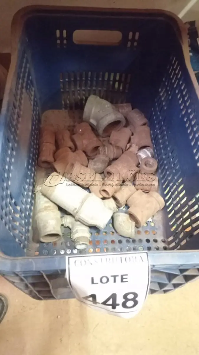 LOTE 448 - 01 LOTE COM CONEXÕES EM FERRO GALVANIZADO. (CAIXA ORGANIZADORA NAO INCLUSA) (NO ESTADO) ATENÇÃO! FAZER A VISITAÇÃO ANTES DE ARREMATAR, NÃO SABEMOS SE FUNCIONA, LEILÃO NÃO TEM GARANTIA E NEM DEVOLUÇÃO, SUJEITO A POSSÍVEIS AVARIAS VISÍVEIS/OCULTAS E/OU AUSÊNCIA DE COMPONENTES.