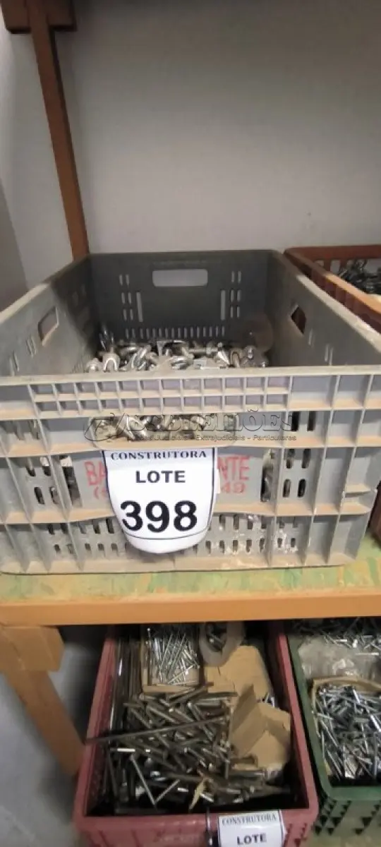 LOTE 398 - 01 LOTE COM CLIPS PARA CABO DE AÇO. (CAIXA ORGANIZADORA NAO INCLUSA) (NO ESTADO) ATENÇÃO! FAZER A VISITAÇÃO ANTES DE ARREMATAR, NÃO SABEMOS SE FUNCIONA, LEILÃO NÃO TEM GARANTIA E NEM DEVOLUÇÃO, SUJEITO A POSSÍVEIS AVARIAS VISÍVEIS/OCULTAS E/OU AUSÊNCIA DE COMPONENTES.