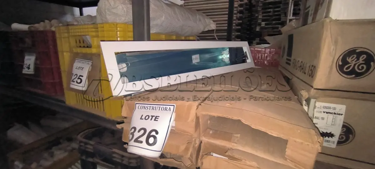 LOTE 326 - 01 LOTE COM LUMINÁRIAS DE EMBUTIR. (NO ESTADO) ATENÇÃO! FAZER A VISITAÇÃO ANTES DE ARREMATAR, NÃO SABEMOS SE FUNCIONA, LEILÃO NÃO TEM GARANTIA E NEM DEVOLUÇÃO, SUJEITO A POSSÍVEIS AVARIAS VISÍVEIS/OCULTAS E/OU AUSÊNCIA DE COMPONENTES.
