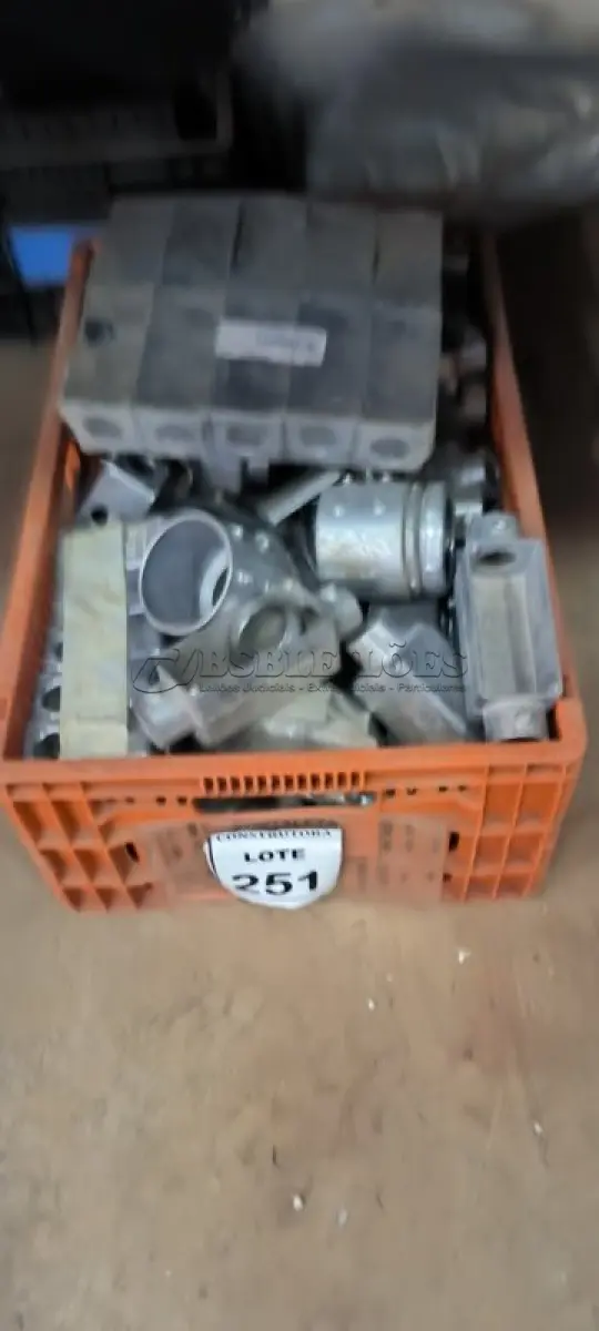 LOTE 251 - 01 LOTE COM CONDULETES EM ALUMÍNIO TAMANHOS DIVERSOS. (CAIXA ORGANIZADORA NAO INCLUSA) (NO ESTADO) ATENÇÃO! FAZER A VISITAÇÃO ANTES DE ARREMATAR, NÃO SABEMOS SE FUNCIONA, LEILÃO NÃO TEM GARANTIA E NEM DEVOLUÇÃO, SUJEITO A POSSÍVEIS AVARIAS VISÍVEIS/OCULTAS E/OU AUSÊNCIA DE COMPONENTES.