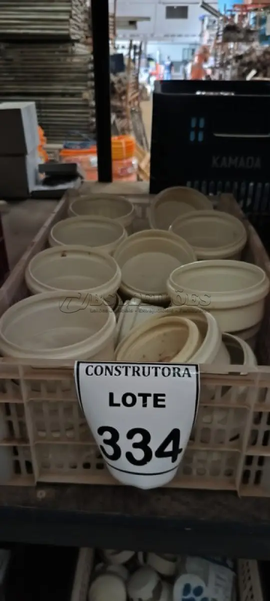 LOTE 334 - 01 LOTE COM TAMPAS DE CANO DN 100 PARA ESGOTO. (CAIXA ORGANIZADORA NAO INCLUSA) (NO ESTADO) ATENÇÃO! FAZER A VISITAÇÃO ANTES DE ARREMATAR, NÃO SABEMOS SE FUNCIONA, LEILÃO NÃO TEM GARANTIA E NEM DEVOLUÇÃO, SUJEITO A POSSÍVEIS AVARIAS VISÍVEIS/OCULTAS E/OU AUSÊNCIA DE COMPONENTES.