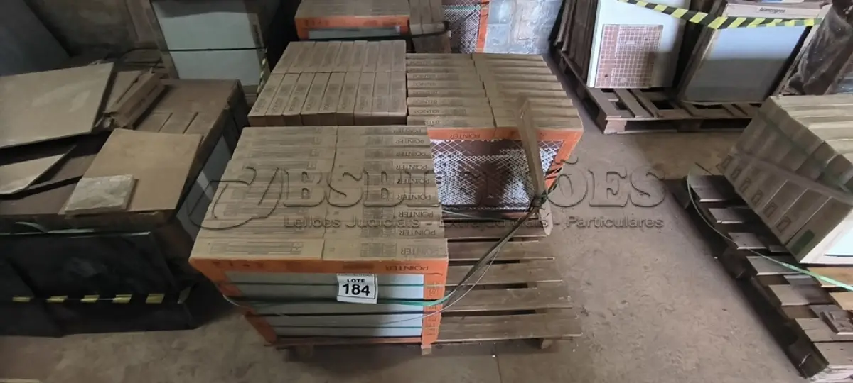 LOTE 184 - 27 CAIXAS DE PORCELANATO POINTER NA COR CIMENTO CINZA 60X60CM. (NO ESTADO) ATENÇÃO! FAZER A VISITAÇÃO ANTES DE ARREMATAR, NÃO SABEMOS SE FUNCIONA, LEILÃO NÃO TEM GARANTIA E NEM DEVOLUÇÃO, SUJEITO A POSSÍVEIS AVARIAS VISÍVEIS/OCULTAS E/OU AUSÊNCIA DE COMPONENTES. 