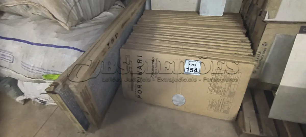LOTE 154 - 23 CAIXAS COM CERÃMICAS/PORCELANATO PORTINARI 43,7X87,7 RETIFICADO SIDES HD CONCRETO. (NO ESTADO) ATENÇÃO! FAZER A VISITAÇÃO ANTES DE ARREMATAR, NÃO SABEMOS SE FUNCIONA, LEILÃO NÃO TEM GARANTIA E NEM DEVOLUÇÃO, SUJEITO A POSSÍVEIS AVARIAS VISÍVEIS/OCULTAS E/OU AUSÊNCIA DE COMPONENTES.