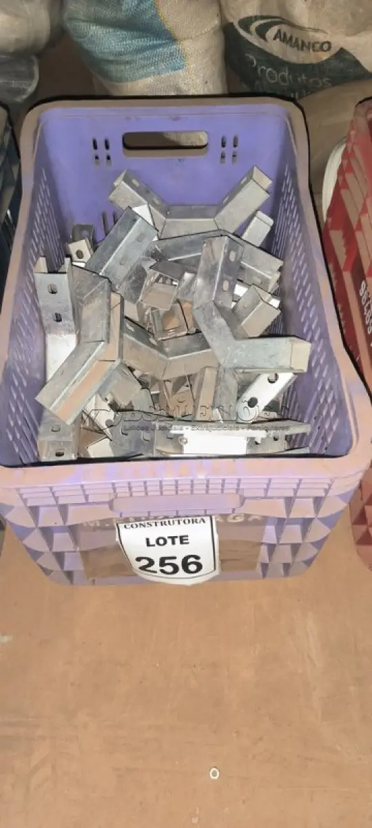 LOTE 256 - 01 LOTE COM JUNTA INTERNA TIPO L. (CAIXA ORGANIZADORA NAO INCLUSA) (NO ESTADO) ATENÇÃO! FAZER A VISITAÇÃO ANTES DE ARREMATAR, NÃO SABEMOS SE FUNCIONA, LEILÃO NÃO TEM GARANTIA E NEM DEVOLUÇÃO, SUJEITO A POSSÍVEIS AVARIAS VISÍVEIS/OCULTAS E/OU AUSÊNCIA DE COMPONENTES.