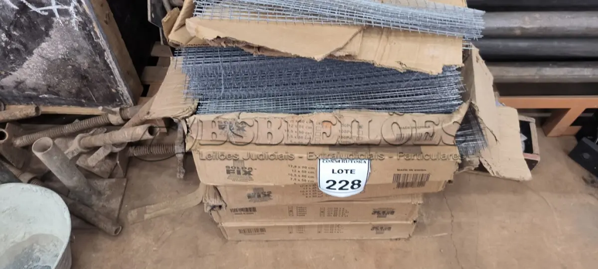 LOTE 228 - 05 CAIXAS COM TELAS PARA CURAR TRINCAS. (NO ESTADO) ATENÇÃO! FAZER A VISITAÇÃO ANTES DE ARREMATAR, NÃO SABEMOS SE FUNCIONA, LEILÃO NÃO TEM GARANTIA E NEM DEVOLUÇÃO, SUJEITO A POSSÍVEIS AVARIAS VISÍVEIS/OCULTAS E/OU AUSÊNCIA DE COMPONENTES.