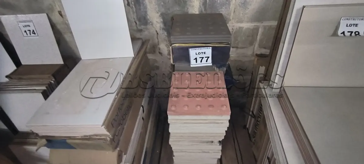 LOTE 177 - 01 LOTE COM PISOS TATIL DE ALERTA CINZA CLARO E CINZA ESCURO24,5X24,5CM. (NO ESTADO) ATENÇÃO! FAZER A VISITAÇÃO ANTES DE ARREMATAR, NÃO SABEMOS SE FUNCIONA, LEILÃO NÃO TEM GARANTIA E NEM DEVOLUÇÃO, SUJEITO A POSSÍVEIS AVARIAS VISÍVEIS/OCULTAS E/OU AUSÊNCIA DE COMPONENTES.