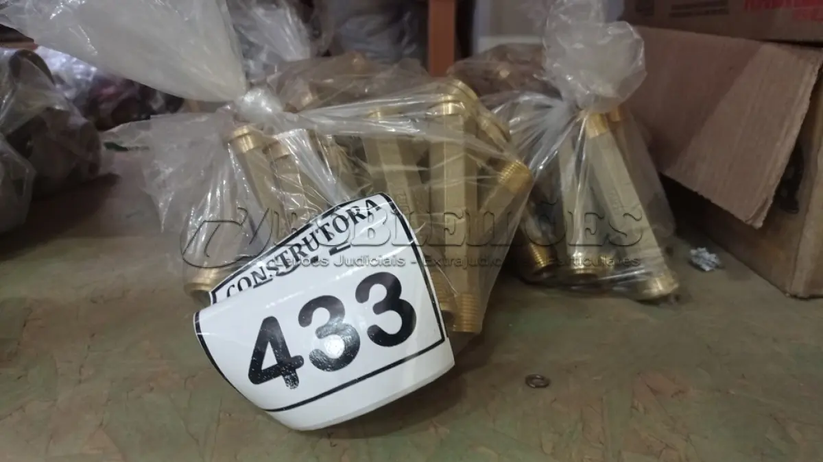 LOTE 433 - 01 LOTE COM ALONGADORES DE  CONECXÃO ¾ EM METAL. (NO ESTADO) ATENÇÃO! FAZER A VISITAÇÃO ANTES DE ARREMATAR, NÃO SABEMOS SE FUNCIONA, LEILÃO NÃO TEM GARANTIA E NEM DEVOLUÇÃO, SUJEITO A POSSÍVEIS AVARIAS VISÍVEIS/OCULTAS E/OU AUSÊNCIA DE COMPONENTES.
