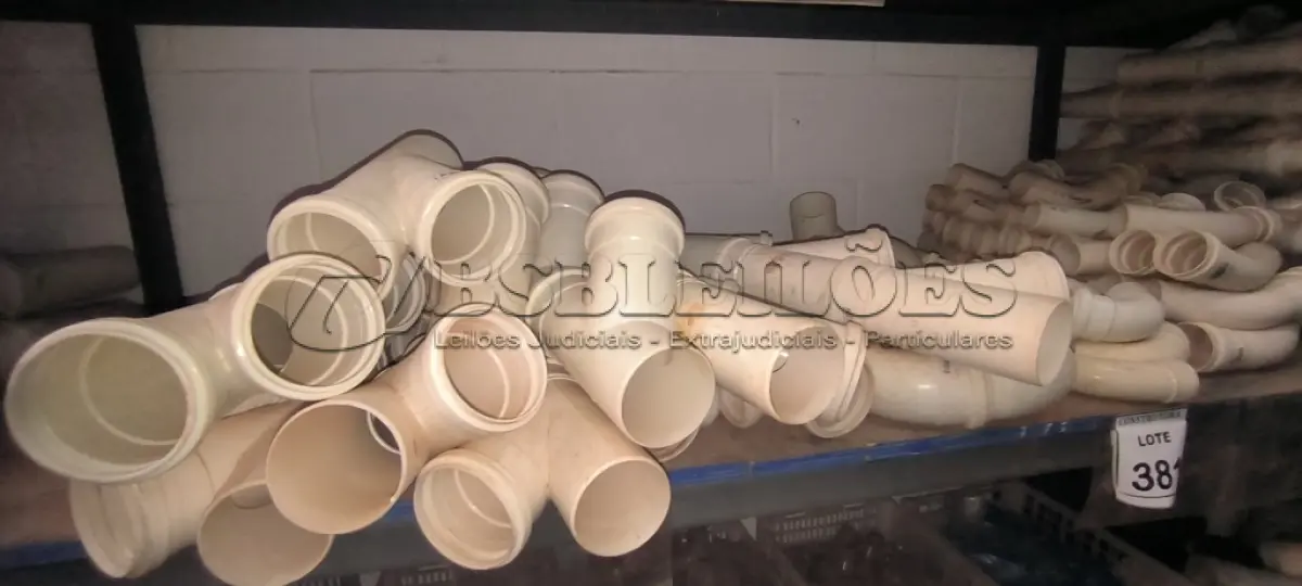 LOTE 381 - 01 LOTE COM CURVAS DN 50MM E JUNÇÃO DE 75MM. (NO ESTADO) ATENÇÃO! FAZER A VISITAÇÃO ANTES DE ARREMATAR, NÃO SABEMOS SE FUNCIONA, LEILÃO NÃO TEM GARANTIA E NEM DEVOLUÇÃO, SUJEITO A POSSÍVEIS AVARIAS VISÍVEIS/OCULTAS E/OU AUSÊNCIA DE COMPONENTES.