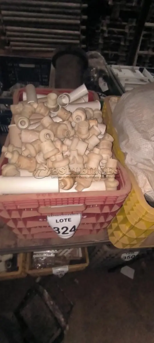 LOTE 324 - 01 LOTE COM COIFAS DE BORRACHA 40X1/2 E PEDAÇOS PEQUENOS DE CANO. (CAIXA ORGANIZADORA NAO INCLUSA) (NO ESTADO) ATENÇÃO! FAZER A VISITAÇÃO ANTES DE ARREMATAR, NÃO SABEMOS SE FUNCIONA, LEILÃO NÃO TEM GARANTIA E NEM DEVOLUÇÃO, SUJEITO A POSSÍVEIS AVARIAS VISÍVEIS/OCULTAS E/OU AUSÊNCIA DE COMPONENTES.