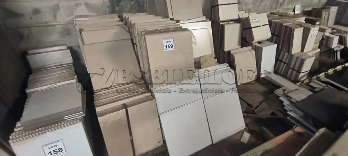 LOTE 159 - 01 LOTE COM PISOS DE CORES E TAMANHOS DIVERSOS. (NO ESTADO) ATENÇÃO! FAZER A VISITAÇÃO ANTES DE ARREMATAR, NÃO SABEMOS SE FUNCIONA, LEILÃO NÃO TEM GARANTIA E NEM DEVOLUÇÃO, SUJEITO A POSSÍVEIS AVARIAS VISÍVEIS/OCULTAS E/OU AUSÊNCIA DE COMPONENTES.