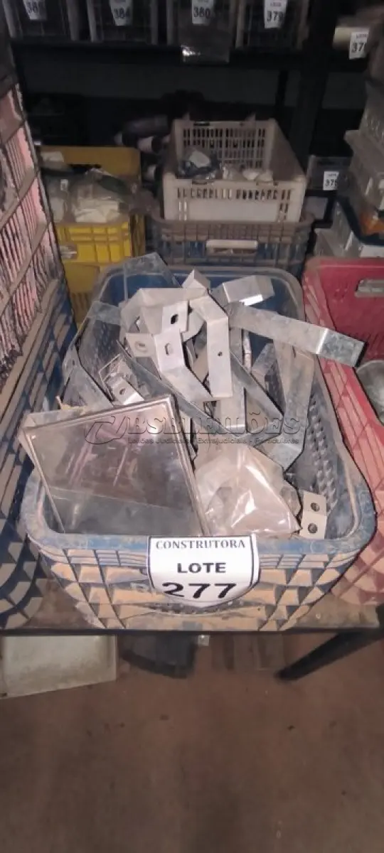 LOTE 277 - 01 LOTE COM SUPORTE VERTICAL PARA ELETROCALHA. (CAIXA ORGANIZADORA NAO INCLUSA) (NO ESTADO) ATENÇÃO! FAZER A VISITAÇÃO ANTES DE ARREMATAR, NÃO SABEMOS SE FUNCIONA, LEILÃO NÃO TEM GARANTIA E NEM DEVOLUÇÃO, SUJEITO A POSSÍVEIS AVARIAS VISÍVEIS/OCULTAS E/OU AUSÊNCIA DE COMPONENTES.