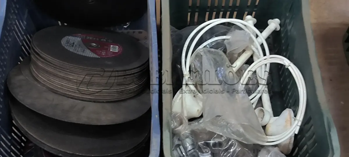 LOTE 238 - 01 LOTE COM DISCOS DE CORTE 7/8” E DISCO DE CORTE PARA POLICORTE. (CAIXA ORGANIZADORA NAO INCLUSA) (NO ESTADO) ATENÇÃO! FAZER A VISITAÇÃO ANTES DE ARREMATAR, NÃO SABEMOS SE FUNCIONA, LEILÃO NÃO TEM GARANTIA E NEM DEVOLUÇÃO, SUJEITO A POSSÍVEIS AVARIAS VISÍVEIS/OCULTAS E/OU AUSÊNCIA DE COMPONENTES.