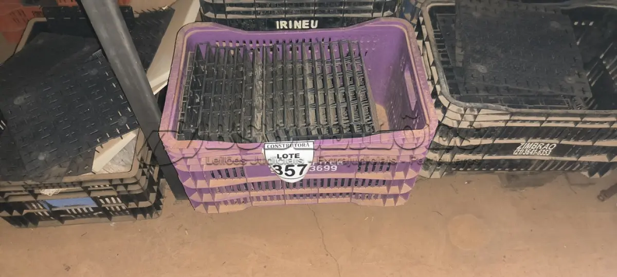 LOTE 357 - 01 LOTE COM PLACAS EM PVC PARA QUADROS ELÉTRICOS. (CAIXA ORGANIZADORA NAO INCLUSA) (NO ESTADO) ATENÇÃO! FAZER A VISITAÇÃO ANTES DE ARREMATAR, NÃO SABEMOS SE FUNCIONA, LEILÃO NÃO TEM GARANTIA E NEM DEVOLUÇÃO, SUJEITO A POSSÍVEIS AVARIAS VISÍVEIS/OCULTAS E/OU AUSÊNCIA DE COMPONENTES.