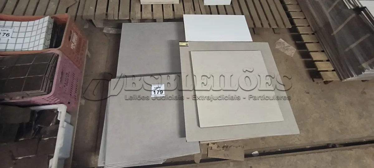LOTE 179 - 01 LOTE COM PISOS DIVERSAS CORES E TAMANHOS. (NO ESTADO) ATENÇÃO! FAZER A VISITAÇÃO ANTES DE ARREMATAR, NÃO SABEMOS SE FUNCIONA, LEILÃO NÃO TEM GARANTIA E NEM DEVOLUÇÃO, SUJEITO A POSSÍVEIS AVARIAS VISÍVEIS/OCULTAS E/OU AUSÊNCIA DE COMPONENTES.