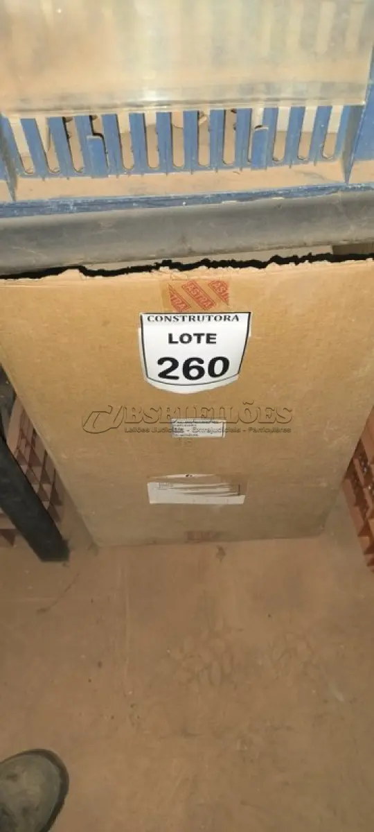 LOTE 260 - 01 LOTE COM TAMPAS DE ACABAMENTOS EM PLÁSTICOS. (NO ESTADO) ATENÇÃO! FAZER A VISITAÇÃO ANTES DE ARREMATAR, NÃO SABEMOS SE FUNCIONA, LEILÃO NÃO TEM GARANTIA E NEM DEVOLUÇÃO, SUJEITO A POSSÍVEIS AVARIAS VISÍVEIS/OCULTAS E/OU AUSÊNCIA DE COMPONENTES.